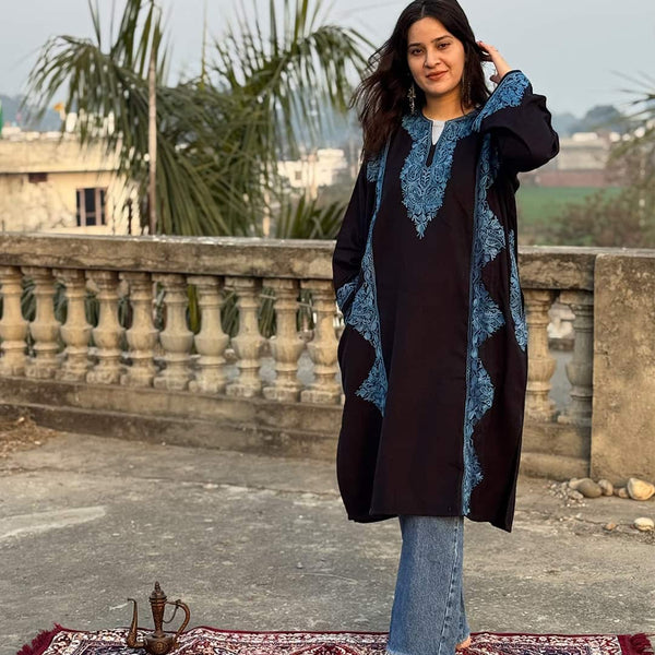 Nooré Saaz – Black & Blue Embroidered Pheran
